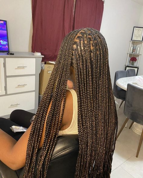 Brown Blend Knotless Braids, Dark Brown Braids With Curls, Chocolate Box Braids, Winter Knotless Braids, Brown Mix Knotless Braids, Brown Medium Knotless Braids, Small Brown Knotless Braids, Black Braids With Brown Highlights, Chocolate Brown Knotless Braids