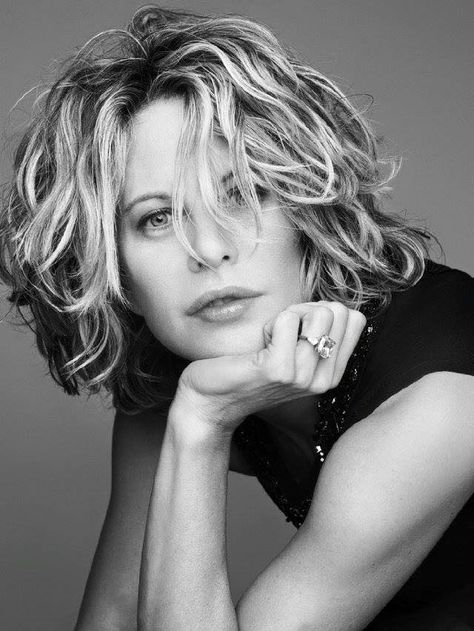 Kręcony Bob, Meg Ryan Hairstyles, Meg Ryan, Bob Styles, Beautiful Women Over 40, Short Curly Hair, White Photo, Great Hair, Hair Dos