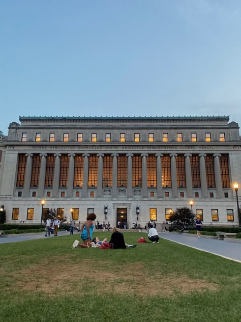 Barnard University, Nyc University, Nyc College Life Aesthetic, Columbia Aesthetic, Columbia University Aesthetic, Ivy University, Yale University Aesthetic Campus, Uiuc Campus Aesthetic, Columbia University Library Aesthetic