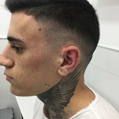 Men Piercing Ideas, Kneck Tattoos, Piercings Men, Mens Piercings, Neck Piercing, Guys Ear Piercings, Piercing Men, Men's Piercings, Ear Peircings