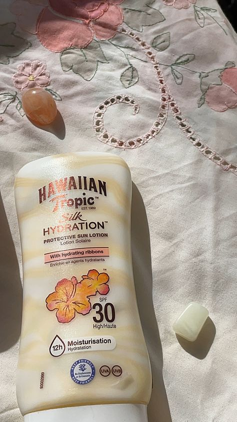 #crystals #hawaiiantropic #sunscreen #spf #koreanbeauty #koreanskincare #ugc #korean #hawaii #preppy #island #islandlife Hawaii Tropic Sunscreen, Hawaii Tropic Products, Preppy Sunscreen, Hawaii Skincare, Spf Aesthetic, Hawaii Preppy, Hawaii Products, Preppy Island, Coconut Sunscreen