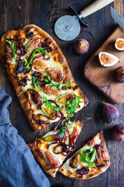 This delicious Fig Pizza with balsamic onions, creamy gorgonzola cheese, and fresh arugula is the perfect combination of flavors! Bake it or grill it, either way, you'll love this fall-inspired vegetarian pizza! Fig Pizza Recipes, Fig Pizza, New Years Appetizers, Balsamic Onions, Calzone Recipe, Best Homemade Pizza, Fig Recipes, Summer Meals, Vegetarian Pizza