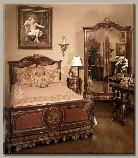 Castle Bedrooms, Bedrooms Romantic, Antique French Bedroom, Antique Decor Bedroom, Victorian Bedrooms, Elegant Bedrooms, Bedrooms Luxury, Classic Bedroom Decor, Romantic Bedrooms