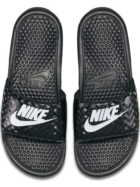 Nike Benassi Slides, Slippers Outfit, Pool Sandals, Nike Sandals, Nike Looks, Nike Benassi, Nike Slides, Cute Slippers, Women Nike