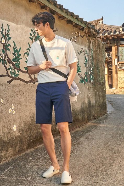 Gong Yoo ♡ Kpop Fashion Men, Asian Men Fashion, Minimalist Fashion Men, Mens Casual Outfits Summer, Mens Outfit Inspiration, Mens Fashion Streetwear, Stylish Mens Outfits, Men Fashion Casual Outfits, Streetwear Men Outfits