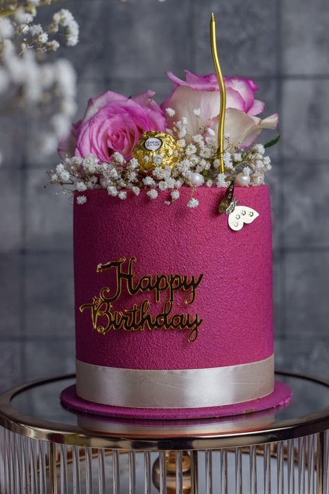 Pink Velvet Cake Velvet Cake Design, Flower Box Cake, Velvet Birthday Cake, Pink Velvet Cake, Pink Velvet Cakes, Pink Obsession, Cake With Flowers, Flower Box, Velvet Cake