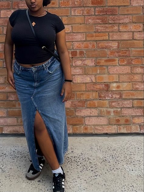 Denim Skirt Adidas Samba, Long Denim Skirt Outfit Casual, Skirts With Sambas, Adidas Samba Outfit Dress, Denim Maxi Skirt Outfit Black Women, Curvy Denim Skirt Outfit, Adidas Samba Outfit Skirt, Maxi Denim Skirt Outfit Aesthetic, Sambas Adidas Women Outfit Black Woman