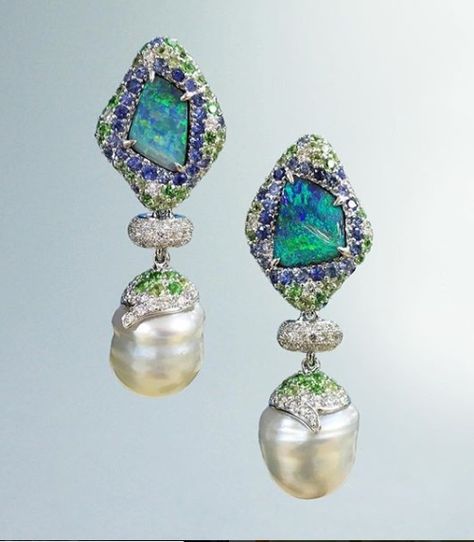 margotmckinneyNature at its finest. Extraordinary Australian Opal with "twinning" Australian south sea pearls. Let me be a snow queen or take me to the beach! #snowqueen #australianpearls White Gold Jewelry Set, Chandelier Jewelry, Jewelry Vault, Jewellery Wishlist, Australian Black Opal, Rings Diamond, Ear Rings, Sea Pearls, Fancy Jewelry