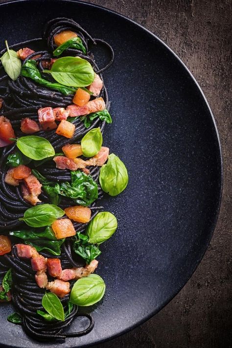 Fancy Pasta Dishes, Witchcraft Party, Squid Ink Pasta Recipe, Simple Pasta Dishes, Fancy Pasta, Squid Ink Spaghetti, Bacon Pasta Recipes, Ink Pasta, Pasta With Bacon