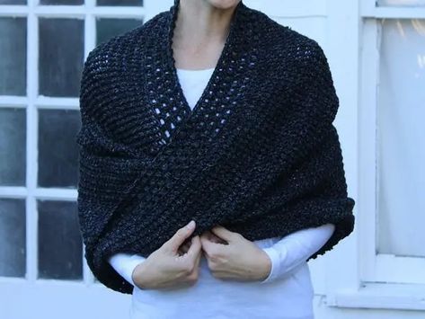 Live Your Magic Mobius Shawl – Share a Pattern Mobius Scarf Crochet, Mobius Wrap Crochet Pattern, Mobius Shawl Crochet Free Pattern, Crochet Mobius Wrap, Crochet Mobius Shawl, Crochet Blanket Animals, Crochet Mobius, Mobius Scarf, Crocheted Scarves