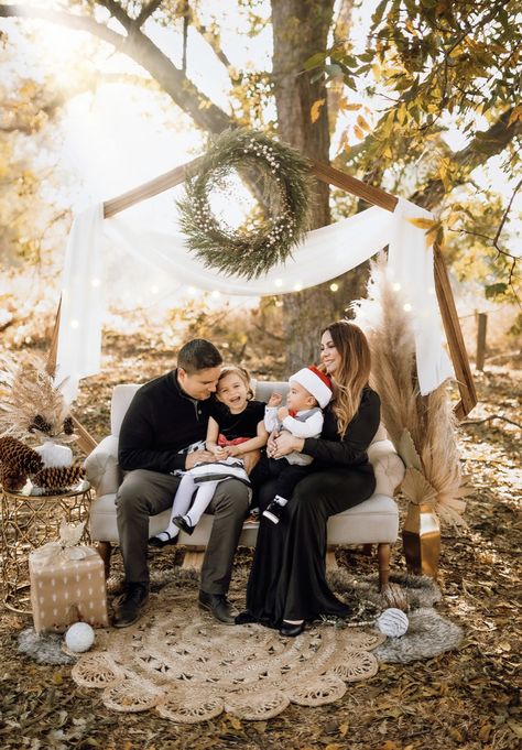 Outdoor Christmas Outdoor Setup, Fall Family Mini Session Ideas, Christmas Backdrops For Photos Outdoors, Nativity Scene Photoshoot, Christmas Outdoor Mini Session Ideas, Christmas Photography Ideas Outdoor, Nativity Photo Shoot, Couch Mini Session, Christmas Set Up Photography Outdoors