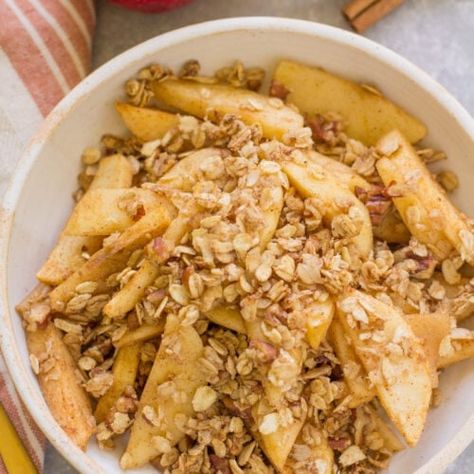 Healthy Apple Crisp Recipe - The Clean Eating Couple Apple Crisp Recipe Healthy, The Clean Eating Couple, Clean Eating Couple, Gerd Friendly, Gerd Recipes, Baked Cinnamon Apples, Healthy Apple Crisp, Gerd Diet, Gluten Free Apple Crisp