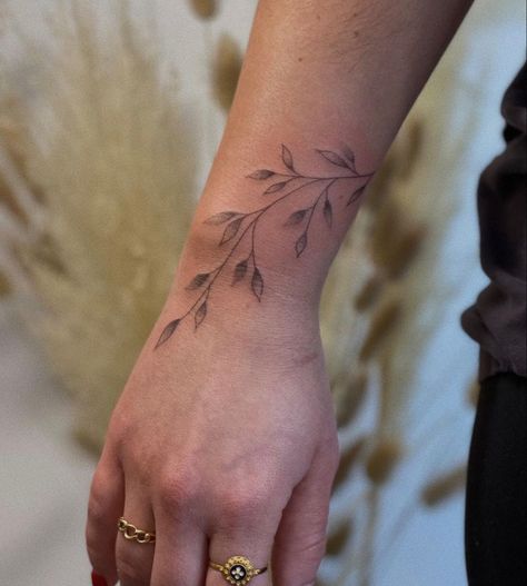 Plant Wrist Tattoo, Leaf Wrap Tattoo, Matthew Tattoo, Plant Tattoos, Tattoos Aesthetic, Wrap Tattoo, Tattoo Wrist, Beautiful Flower Tattoos, Plant Tattoo