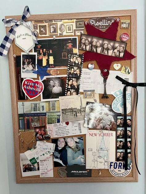 Cork Board Vision Board Aesthetic, Vision Board Ideas Cork Board, Collage Board Aesthetic, Dorm Picture Ideas, Cork Board Ideas Aesthetic, Wish Board Ideas Inspiration, Vision Board In Room, Wish Board Ideas, How To Collage