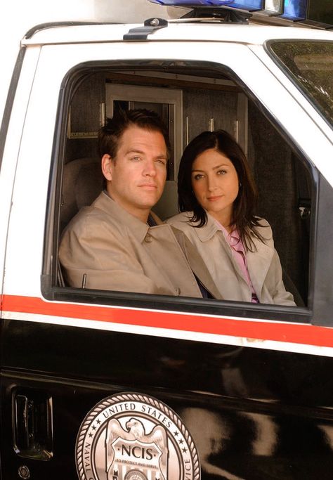 #ncis Caitlyn Todd Ncis, Michael Weatherly And Sasha Alexander, Ncis Kate, Ncis Season 1, Caitlin Todd, Kate Todd, Anthony Dinozzo, Ncis Characters, Tony Dinozzo