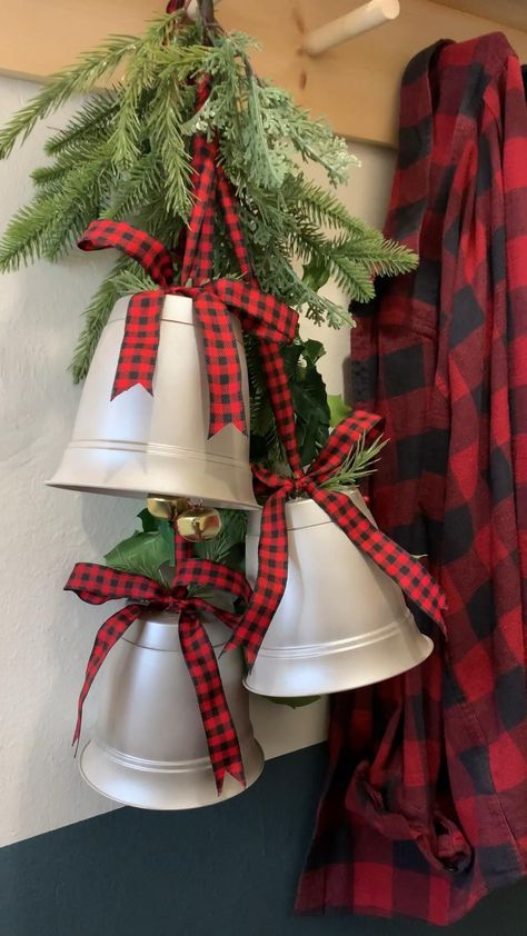 Diy Bell Christmas Ornament, Christmas Bell Decorations, Rustic Christmas Decor Ideas Outdoor, Xmas Bells Decorations, Rustic Christmas Outdoor Decorating, Diy Christmas Bells Outdoor, Bell Ornaments Christmas Diy, Diy Bells Christmas, Diy Christmas Bells Decorations