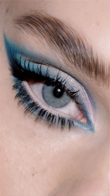 Siren Eye Makeup Blue Eyes, Blue Eyes Green Makeup, How To Do Blue Eyeshadow, Blue Siren Eyes Makeup, Pastel Blue Eye Makeup, Blue Siren Makeup, Siren Blue Eyes, Blue Siren Eyes, Siren Eyeshadow