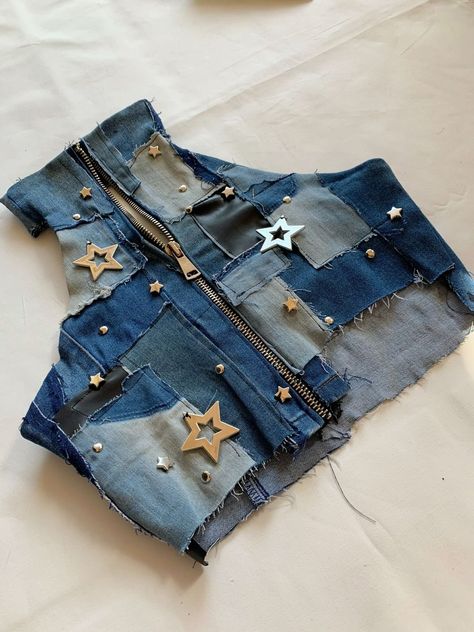 Upcycled Denim Top, Recycled Fashion Upcycling, Old Jean Refashion, Tote Bag Diy Pattern, Reworked Jeans, Edgy Tops, Reworked Clothes, Ropa Upcycling, Old Clothes Refashion