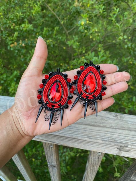 By Diaun Red and black flatstitch seed bead earrings with spikes, chains and Swarovski edging. #punk #goth #beaded #earrings #flatstitch #swarovski Beaded Earrings Patterns Native American, Beadwork Edging, Bead Edging, Black Seed Bead Earrings, Gothic Beaded Jewelry For Festival, Red Beaded Earrings, Indigenous Beading, Beaded Earrings Native Beadwork Halloween, Gothic Beaded Earrings