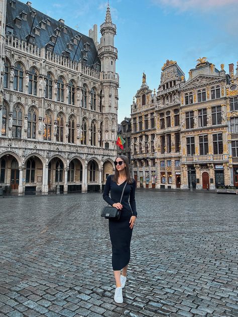 Most Instagrammable Spots in Brussels Brussels Winter Outfit, Brussel Outfit, Bruges Belgium Photography, Brussels Instagram Spots, Bruges Outfit, Bruges Photo Ideas, Brussels Picture Ideas, Brussels Belgium Christmas, Belgium Photo Ideas