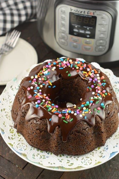 Instant Pot Chocolate Bundt Cake recipe tastes like a fudgy, molten cake when topped with homemade chocolate ganache. Easy and delicious! Homemade Chocolate Ganache, Instant Pot Cake Recipe, Chocolate Bundt Cake Recipe, Pot Bread, Erin Williams, Fudgy Cake, Pot Cake, Molten Cake, Chocolate Ganache Recipe