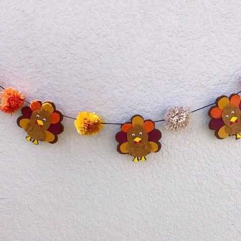 Felt Thanksgiving Decorations, Felt Thanksgiving Garland, Thanksgiving Felt Garland, Classy Thanksgiving Decor, Office Thanksgiving Decorations, Thanksgiving Office Decorations, Thanksgiving Garland Diy, Turkey Garland, Assorted Pies