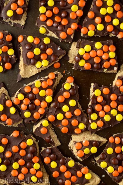 This Loaded Reese's Peanut Butter Cup Bark is BURSTING with the perfect flavor combo, but it's a bark, so it's way easy! Reese's Pieces Recipes, Work Desserts, Peanut Butter Bark, Holiday Recipies, Bark Recipes, Butter Desserts, Reese's Peanut Butter Cup, Candy Bark, Peanut Butter Desserts