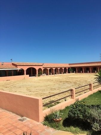 Mexican Horse Stables, Ranch In Mexico, Hacienda Style Homes Mexican Living Room, Hacienda Style Homes Mexican, Mexican Haciendas, Mexican Home Design, Luxury Horse Barns, Dream Barn Stables, Farm Entrance