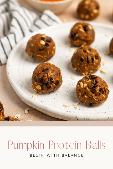 These pumpkin protein balls have the perfect blend of flavors that will remind you of the fall season. They're also packed with protein and nutrients and come together in less than 10 minutes for the perfect easy snack. Pumpkin Protein Balls, Pumpkin Pie Protein, Clean Simple Eats, Pumpkin Protein, Pre Workout Food, Meal Prep Snacks, Fall Snacks, Protein Powder Recipes, Protein Bites