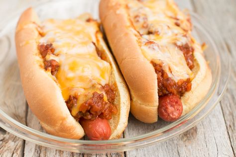 Chili Cheese Dogs in the Slow Cooker or Oven - Oh Sweet Basil Pretzel Hot Dog Buns, Chili Hotdogs, Chili Cheese Dog Recipe, Chili Cheese Dogs, Cheese Dog, Chili Dogs, Hot Dog Recipes, Chili Cheese, Crock Pot Cooking