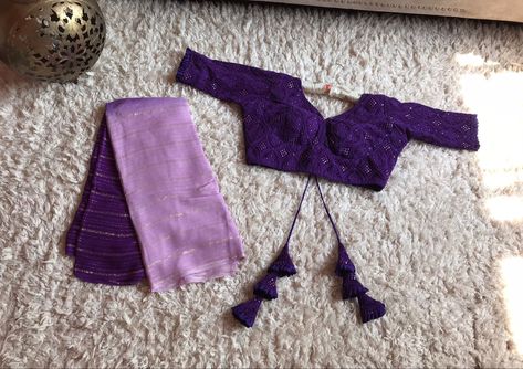 Lilac Saree Contrast Blouse, Lavender Saree Contrast Blouse, Purple Georgette Saree, Lavender Saree, Modern Blouse Designs, Simple Saree Designs, Saree Tassels, Lucknowi Chikankari, Purple Saree