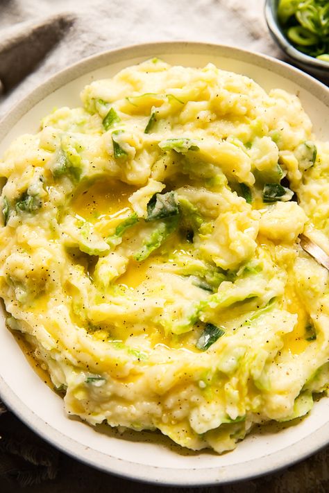 Irish Mashed Potatoes And Cabbage, Green Onion Recipes, Savoy Cabbage Recipes, Irish Cabbage, Potato And Cabbage, Vikalinka Recipes, Irish Mashed Potatoes, Irish Colcannon, Colcannon Recipe