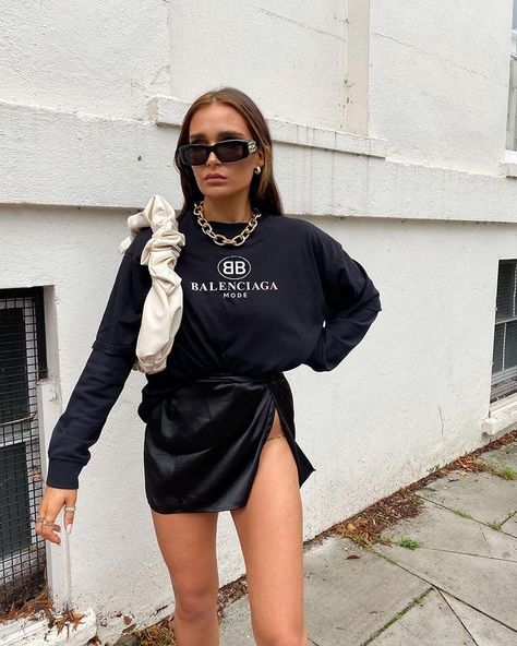 Alicia Roddy on Instagram: “gold details” Influencers Fashion, Outfit Look, 2000s Fashion, Teen Fashion Outfits, Happy Sunday, Gold Details, Teen Fashion, Runway Fashion, Streetwear Fashion