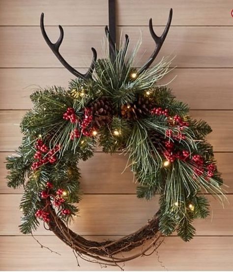 Antlers Christmas Decor, Christmas Twig Wreath, Simple Grapevine Christmas Wreath, Boho Christmas Wreaths For Front Door, Rustic Country Christmas Decor, Christmas Decor Ideas For Front Porch, Country Christmas Wreaths, Rustic Xmas Decor, Antler Christmas Decor