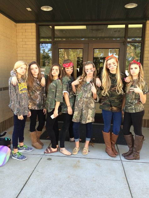 HOCO WEEK 2014: Monday camo day #squad (in the one in the huge button down) Camo Spirit Day, Camo Outfits Spirit Week, Camo Spirit Day Outfit, Hoco Dress Up Days Ideas, Spirit Week Themes, Football Game Outfit Highschool, Batman Ideas, Spirit Day Ideas, School Spirit Week