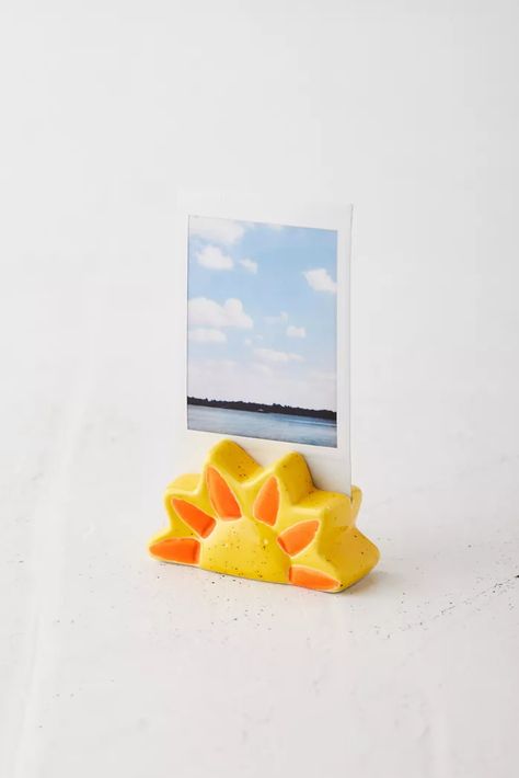 Air Dry Photo Holder, Sun Air Dry Clay, Art Room Essentials, Diy Home Decor Clay, Home Clay Projects, Airdried Clay Ideas, Clay Poloroid Holder, Airdry Clay Craft, Air Dry Clay Room Decor