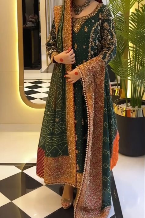 Dr Haroon, Mehndi Bride Dress, Mehendi Dress, Dress Makeover, Casual Bridal Dress, Pakistan Bridal, Mehndi Bride, Mehndi Function, Mehndi Dresses