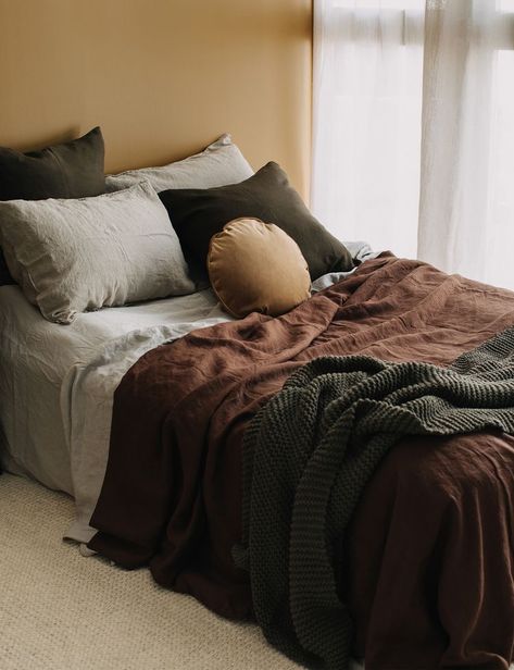 Walls Photography, Dark Bedding, Bedroom Aesthetic Cozy, Bedroom Brown, Brown Rooms, Rustic Bedroom Decor, Bedroom Decor For Couples, Brown Bed, Aesthetic Cozy