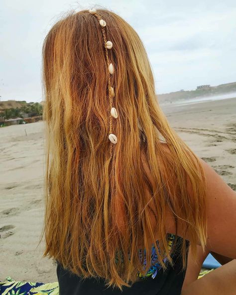 Seashells In Hair Aesthetic, Shells Braided Into Hair, Shell Braided Hair, How To Put Shells In Hair, Wavy Hair With Tiny Braids, Beachy Hair Wraps, Shells In Hair Braids, Costal Granddaughter Hairstyles, Hair Wrap With Charms