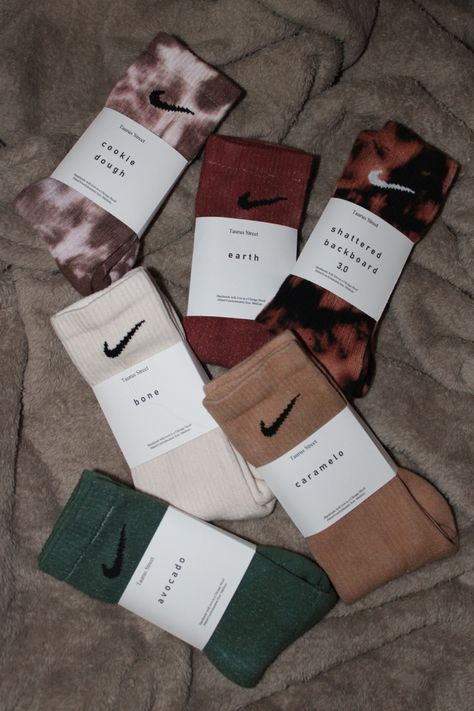 Nike socks Nike tye dye socks Aesthetic Nike Socks, Nike Socks Aesthetic, Best Nike Running Shoes, Aesthetic Socks, Socks Aesthetic, Pretty Socks, Socks Nike, Trendy Socks, Cute Nike Outfits