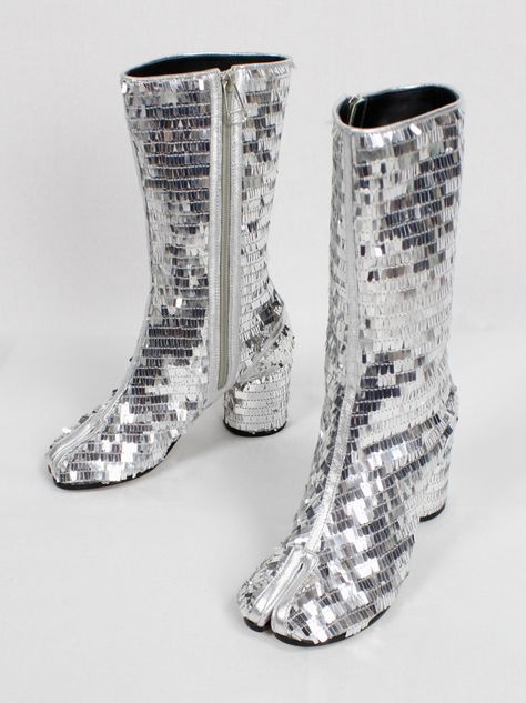 Maison Martin Margiela discot tabi boots covered in silver sequins (8) Disco Queen, High Fashion Couture, Tabi Boots, Sequin Boots, Space Outfit, Silver Boots, Margiela Shoes, Silver Bling, Shoes Stand