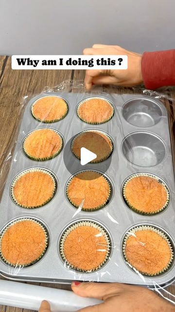 Dayeeta Pal | Hyper-realistic Cake Artist | Illusion Cakes on Instagram: "I have noticed that..
if I wrap cupcakes with clingfilm while they are still warm, the steam from the cupcakes get trapped within it, resulting in a softer and even more moist cupcakes😍

Try it and see the difference!! Share to help others 🥰

Follow for more🩷

#cakehacks #cakevideos #viralreels #viralhacks" How To Display Cupcakes, Transport Cupcakes, Illusion Cakes, Cake Cups, Moist Cupcakes, Amazing Food Hacks, Realistic Cakes, Cupcake Photos, Cake Wraps