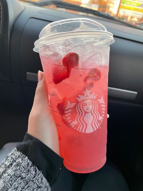 Strawberry Drink, Strawberry Lemonade Starbucks, Starbucks Strawberry Açaí Lemonade, Strawberry Acai Refresher Aesthetic, Strawberry Acai Lemonade, Starbucks Refreshers Strawberry Acai, How To Make Starbucks Strawberry Acai Lemonade, Starbucks Aesthetic Strawberry Acai, Starbucks Strawberry Acai Refresher