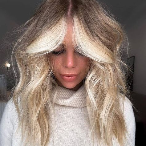 Two Toned Blonde Hair, Beautiful Haircuts For Women, Bangs Brunette Hair, Heavy Blonde Highlights, Bangs Brunette, Haircuts For Women With Bangs, Bleached Bangs, White Blonde Highlights, Blonde Bangs