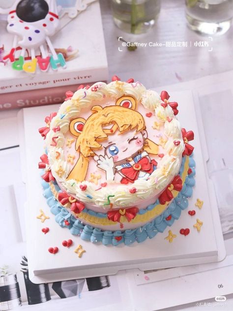 Kawaii Cake Ideas, Nanalan Cake, Moon Cake Ideas, Anime Cake Design Birthday, Pastel Sailor Moon, Cute Cake Decorating, Anime Desserts, Sailor Moon Cakes, Kawaii Cake