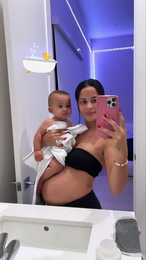 Katya Henry, Katya Elise Henry, Pretty Pregnant, Mirror Selfie