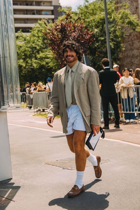 Milan Fashion Week Men, Paul Mescal, Mens Shorts Outfits, Fashion Newsletter, Milan Street Style, Spring 2025, Summer Street, Mens Fashion Week, Men Street