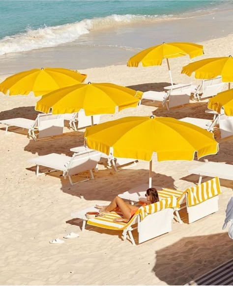 September Mood, Summer Shots, Summer Umbrella, Pretty Beach, Beach Umbrella, Beach Bars, Art Inspiration Painting, European Summer, Pool Patio