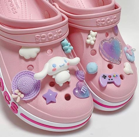 Crocs Aesthetic, Crocs Fashion, Dr Shoes, Kawaii Shoes, Kawaii Fashion Outfits, Cute Sneakers, Hello Kitty Items, Aesthetic Shoes, Kawaii Clothes