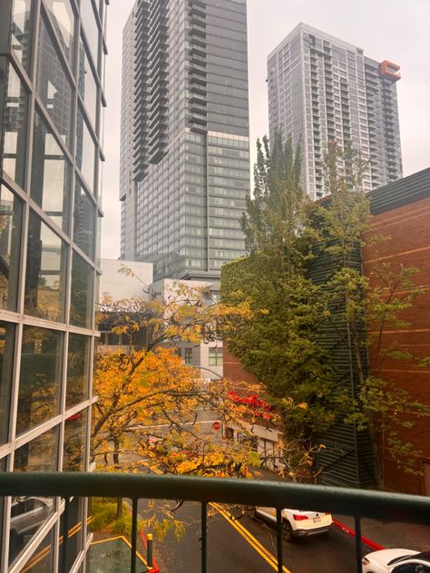 Seattle Appartement, Autumn In Seattle, Rainy Seattle Aesthetic, Uw Seattle Aesthetic, Seattle Fall Aesthetic, Udub Seattle, Seattle Core, Seattle Apartment Aesthetic, Houses In Seattle